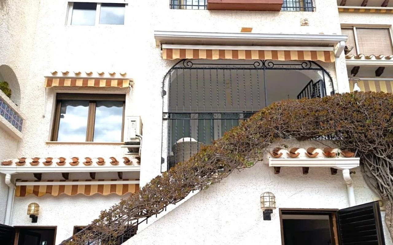 4 slaapkamer Halfvrijstaande villa te koop in Cabo Roig - € 330.000 (Ref: 9913741)