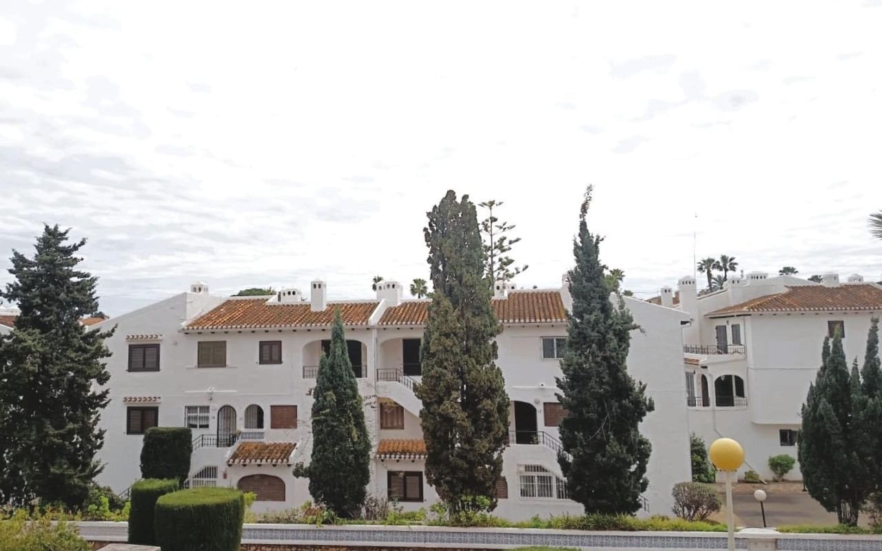 4 slaapkamer Halfvrijstaande villa te koop in Cabo Roig - € 330.000 (Ref: 9913741)