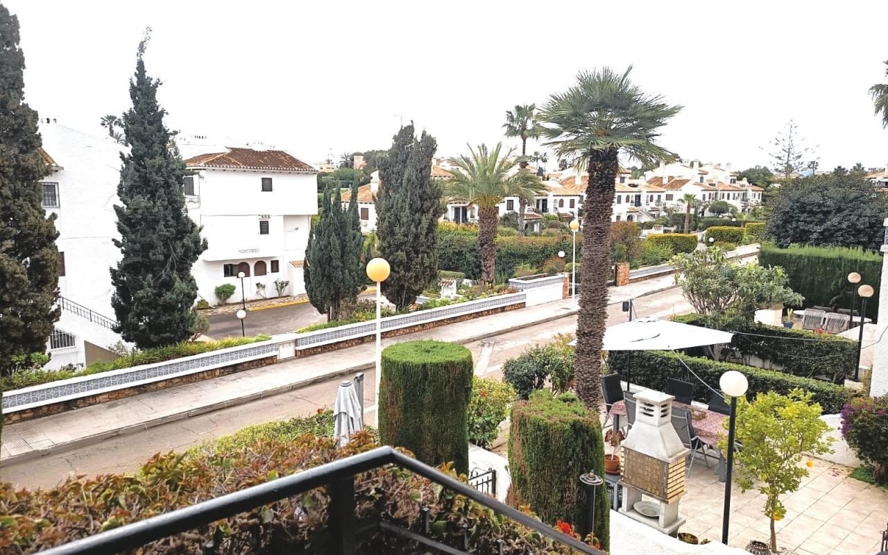 4 slaapkamer Halfvrijstaande villa te koop in Cabo Roig - € 330.000 (Ref: 9913741)