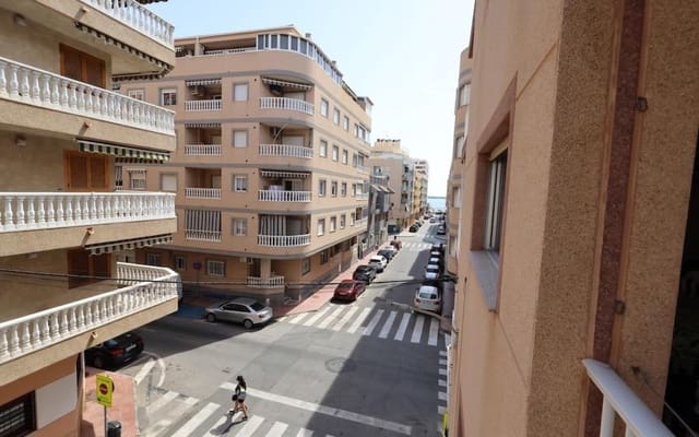 Apartamento de 3 habitaciones en Playa del Acequión, Torrevieja en venta - 160.000 € (Ref: 9913742)