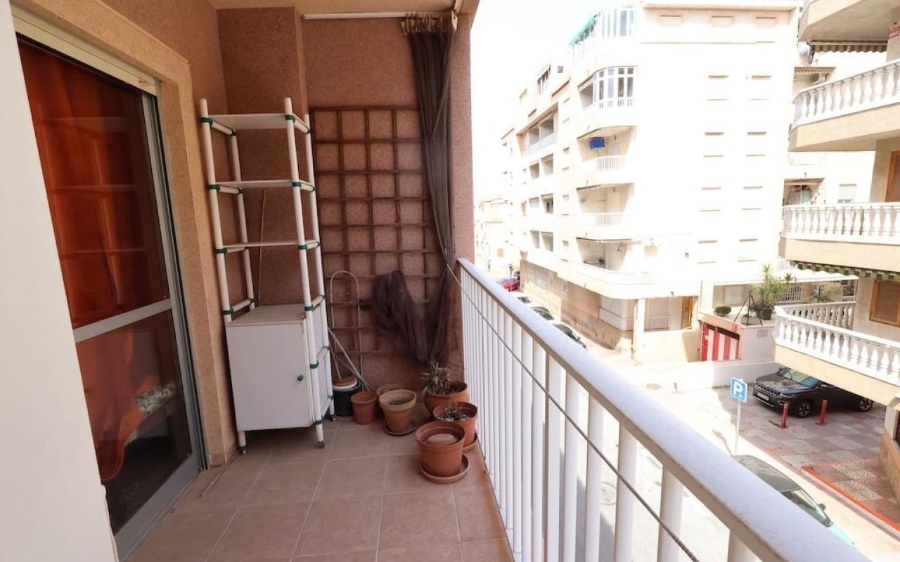 Apartamento de 3 habitaciones en Torrevieja en venta - 160.000 € (Ref: 9913742)