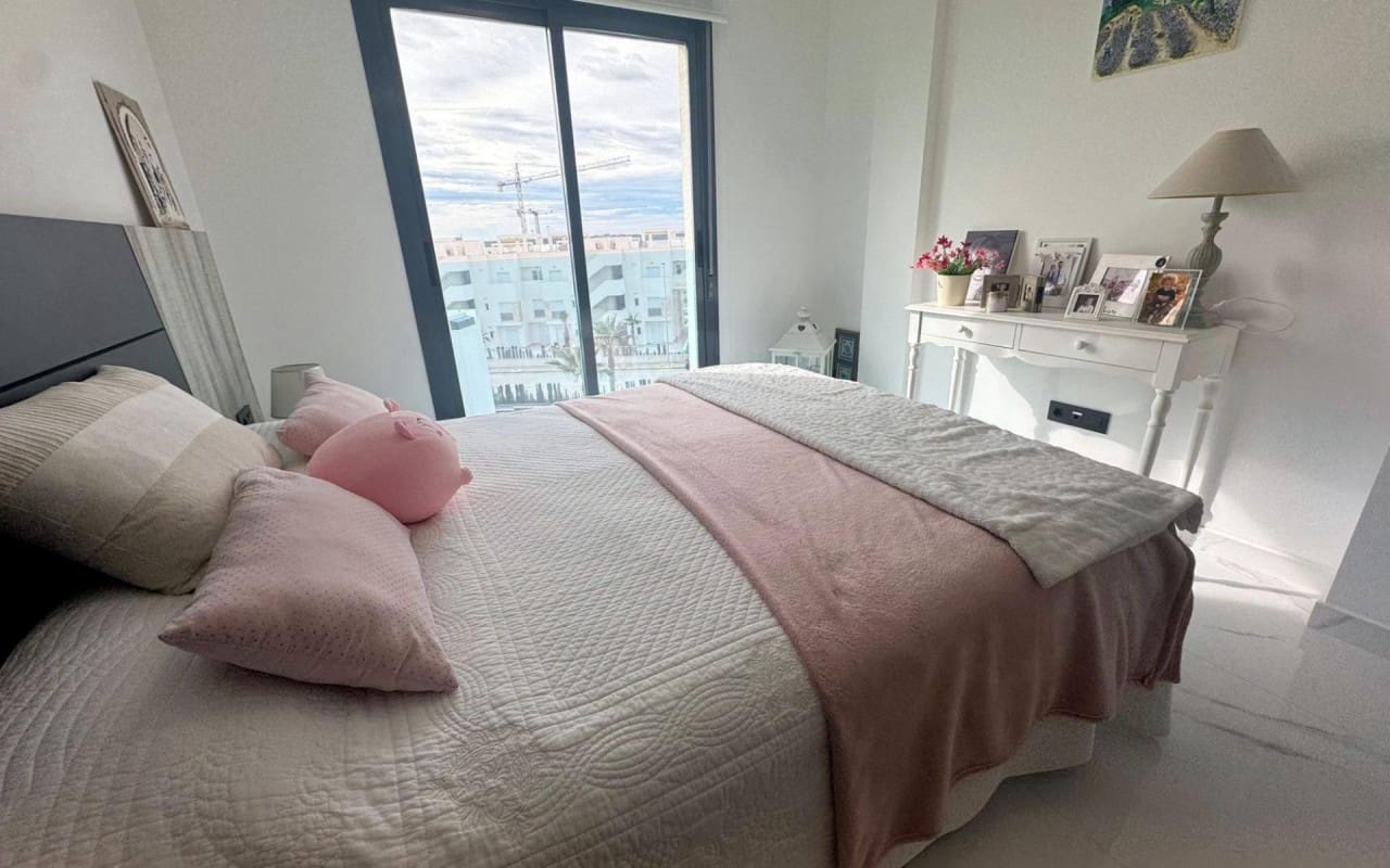 2 Zimmer Penthouse zu verkaufen in El Raso mit Pool - 288.000 € (Ref: 9913747)