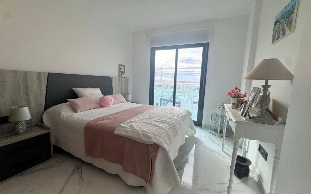2 Zimmer Penthouse zu verkaufen in El Raso mit Pool - 288.000 € (Ref: 9913747)