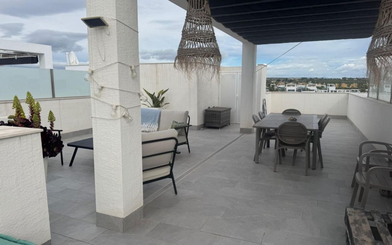 2 Zimmer Penthouse zu verkaufen in El Raso mit Pool - 288.000 € (Ref: 9913747)