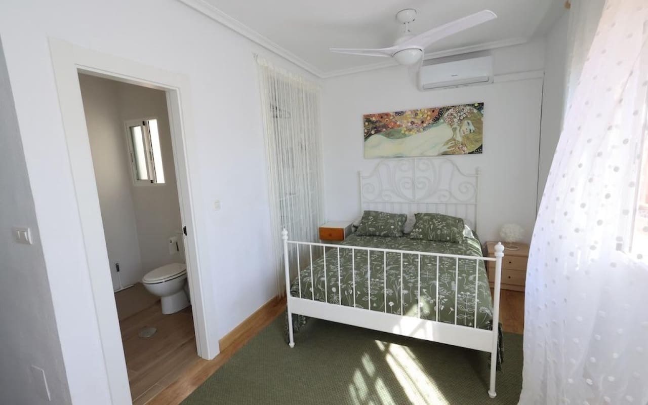 3 Zimmer Haus zu verkaufen in La Zenia mit Pool - 285.000 € (Ref: 9913751)