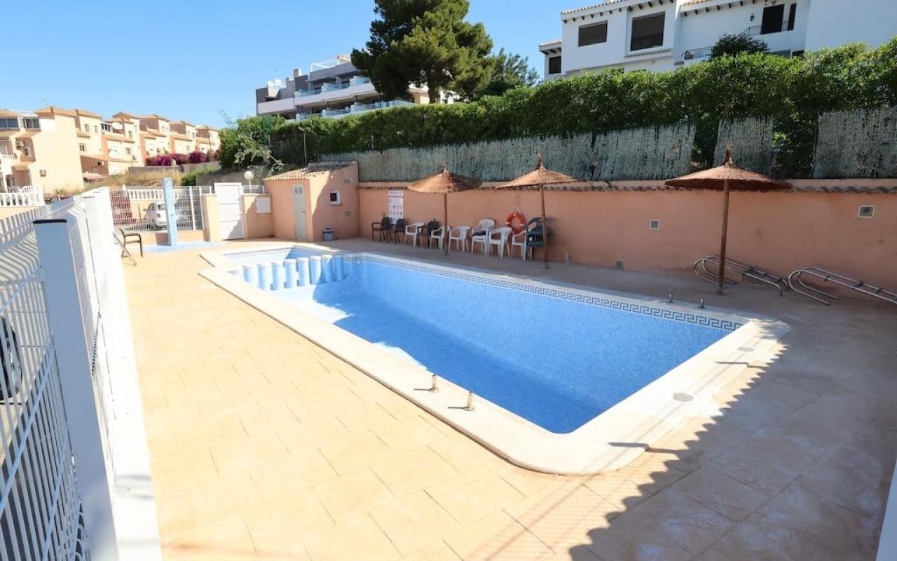 3 Zimmer Haus zu verkaufen in La Zenia mit Pool - 285.000 € (Ref: 9913751)