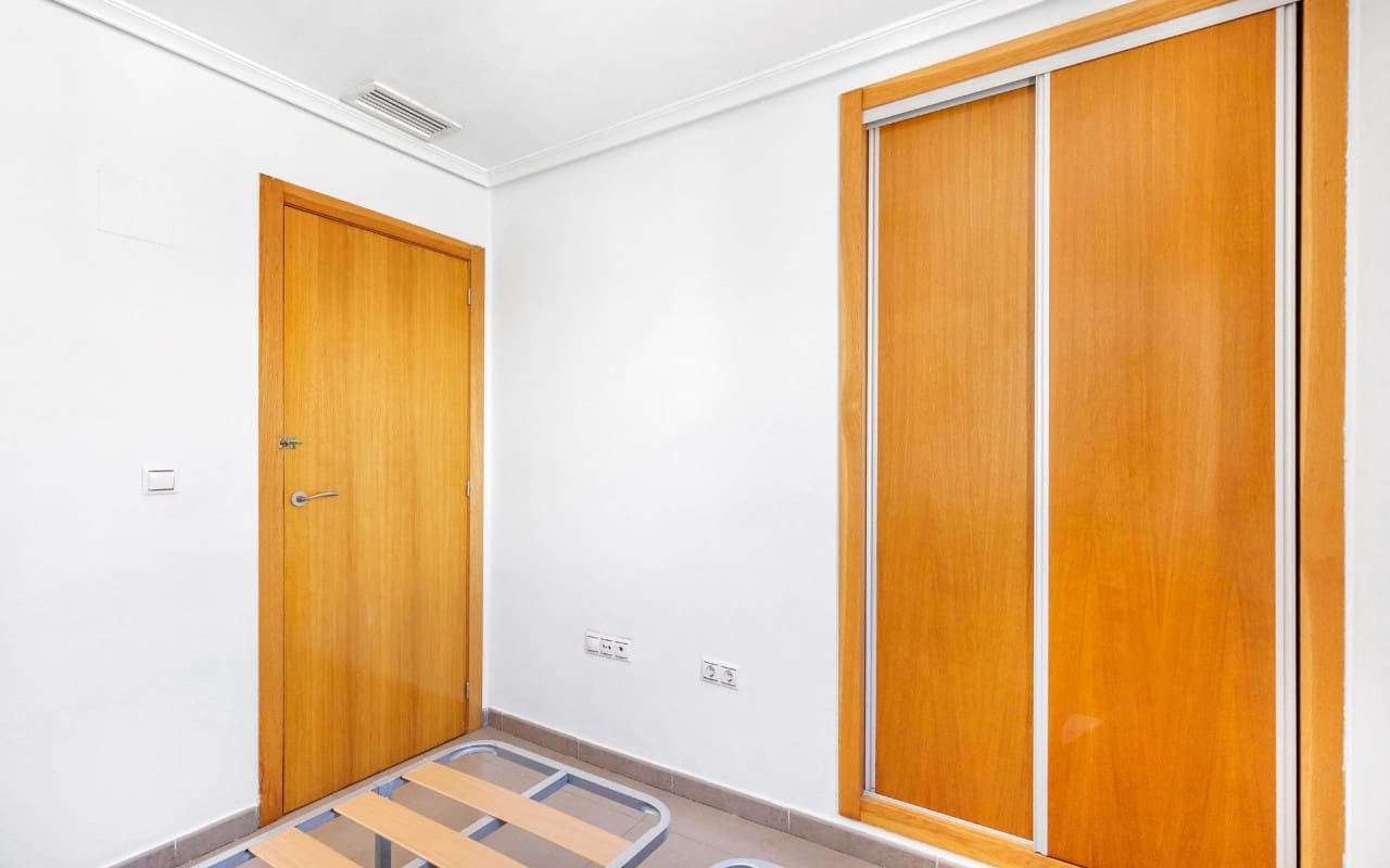 2 sypialnia Apartament na sprzedaż w Torrevieja - 139 900 € (Ref: 9913756)