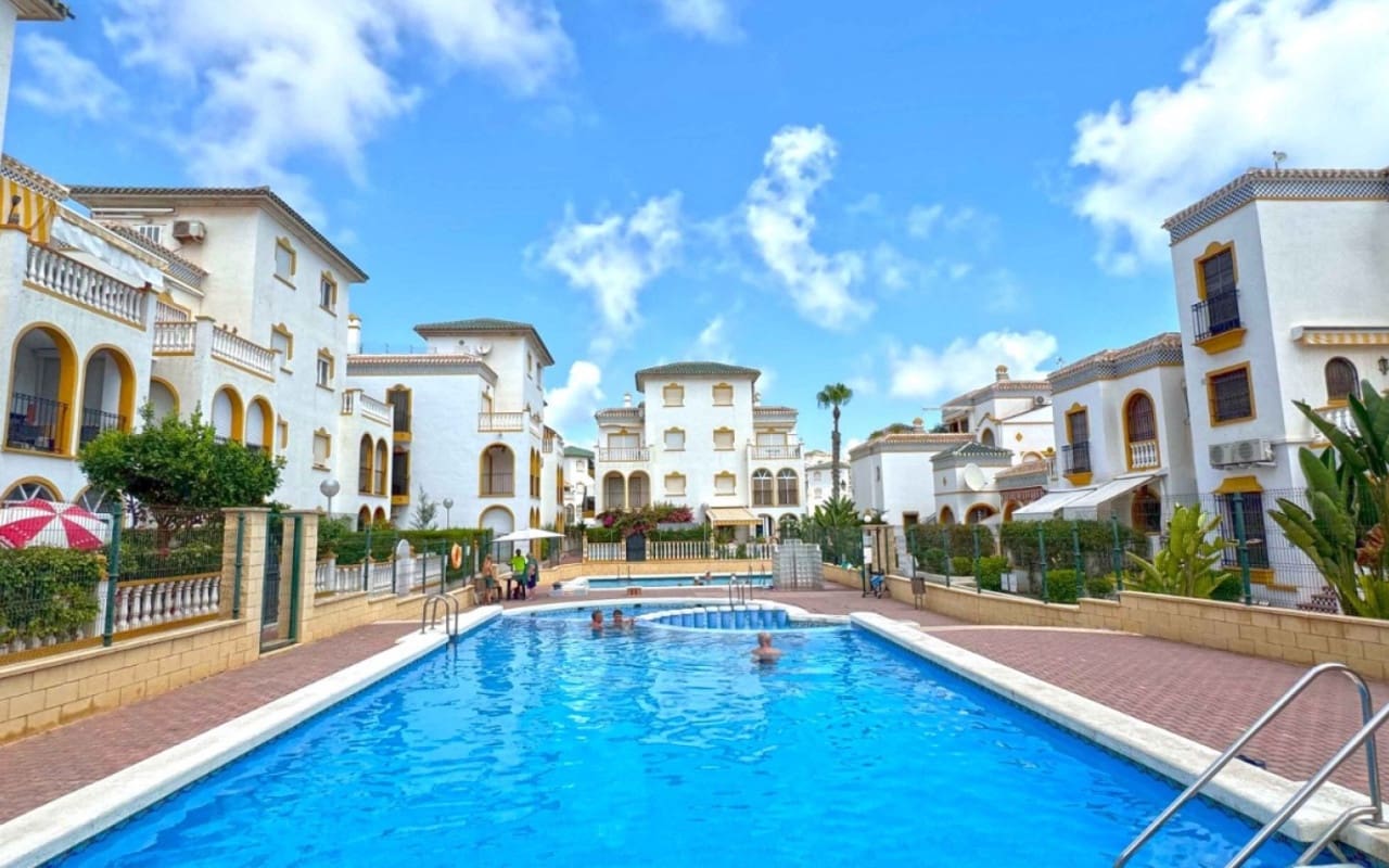 3 bedroom Townhouse for sale in La Mata with pool - € 269,000 (Ref: 9927836)