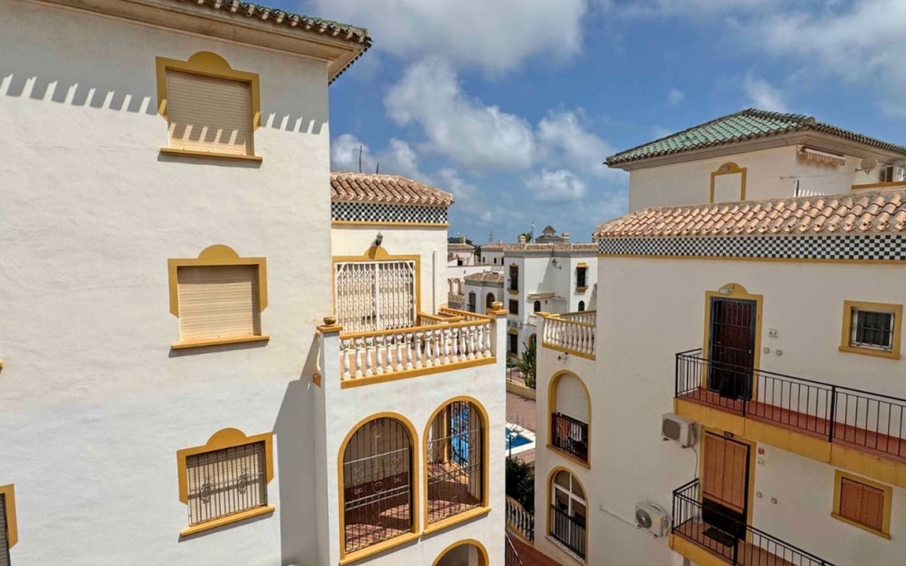 3 bedroom Townhouse for sale in La Mata with pool - € 269,000 (Ref: 9927836)