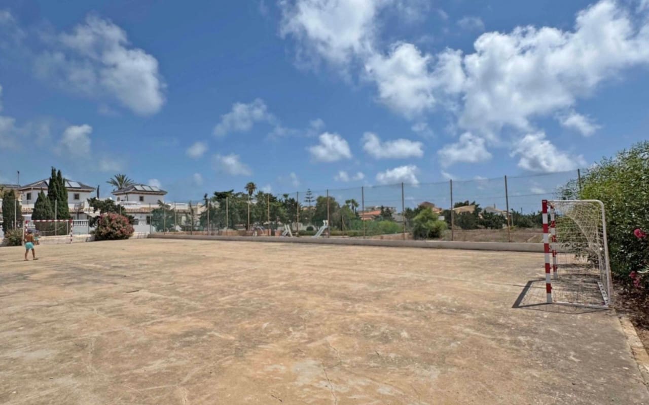 3 bedroom Townhouse for sale in La Mata with pool - € 269,000 (Ref: 9927836)