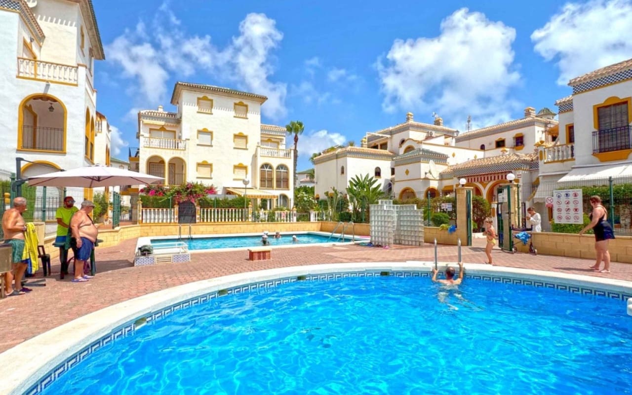 3 bedroom Townhouse for sale in La Mata with pool - € 269,000 (Ref: 9927836)