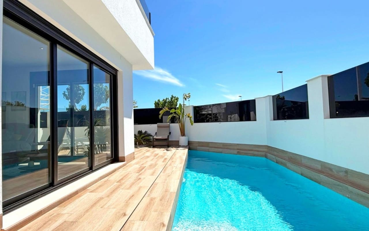 2 Zimmer Villa zu verkaufen in San Pedro del Pinatar mit Pool - 495.000 € (Ref: 9927837)