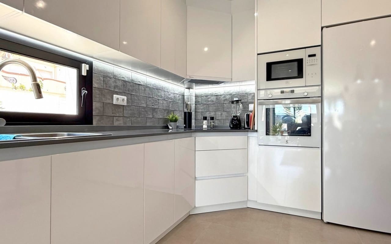2 Zimmer Villa zu verkaufen in San Pedro del Pinatar mit Pool - 495.000 € (Ref: 9927837)