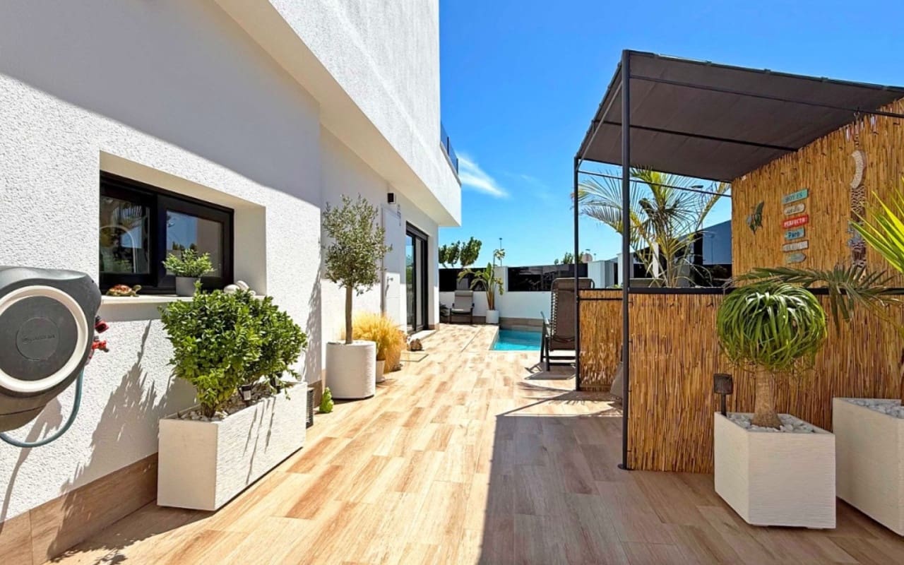 2 Zimmer Villa zu verkaufen in San Pedro del Pinatar mit Pool - 495.000 € (Ref: 9927837)