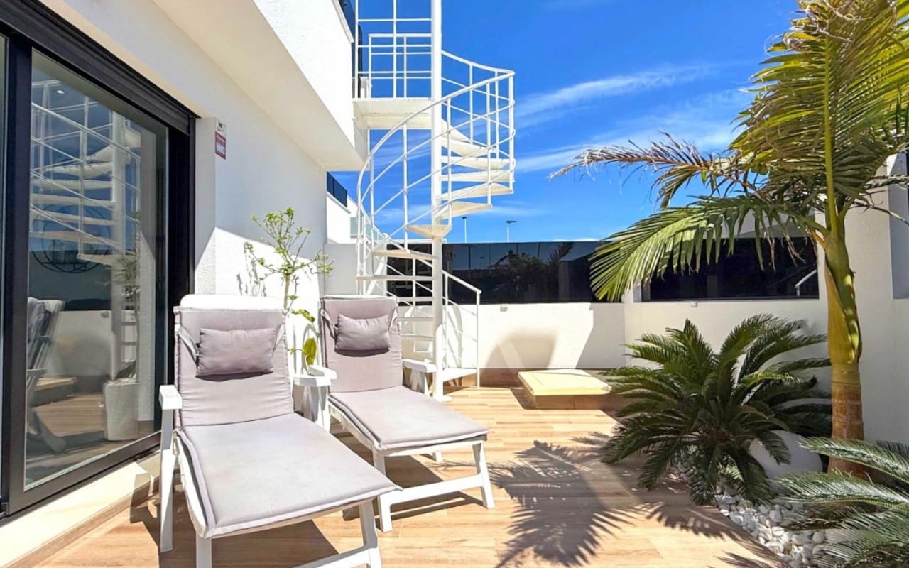 2 Zimmer Villa zu verkaufen in San Pedro del Pinatar mit Pool - 495.000 € (Ref: 9927837)