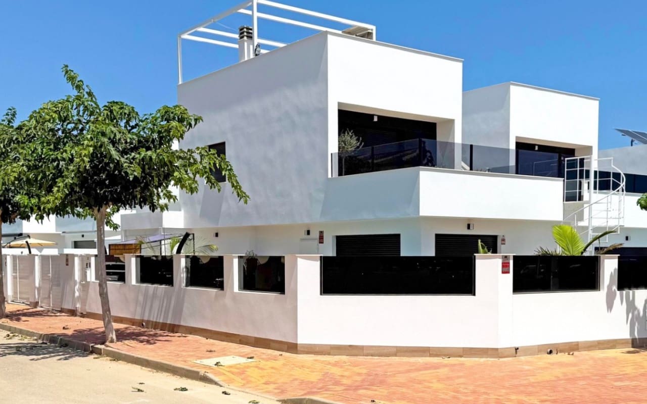 2 Zimmer Villa zu verkaufen in San Pedro del Pinatar mit Pool - 495.000 € (Ref: 9927837)