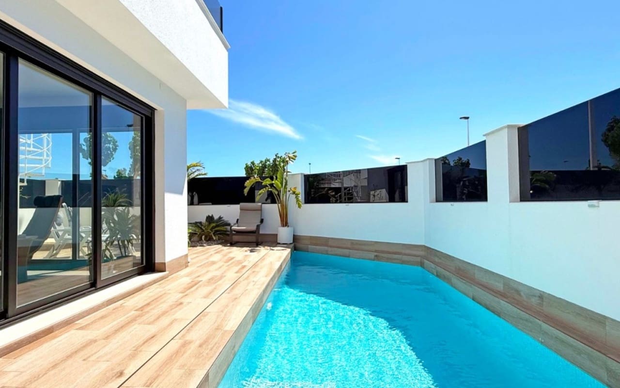 2 Zimmer Villa zu verkaufen in San Pedro del Pinatar mit Pool - 495.000 € (Ref: 9927837)