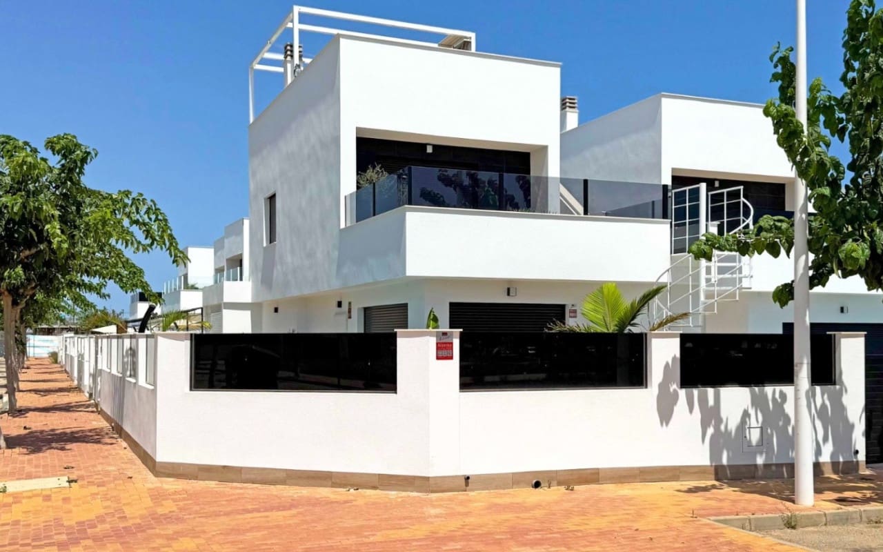 2 Zimmer Villa zu verkaufen in San Pedro del Pinatar mit Pool - 495.000 € (Ref: 9927837)