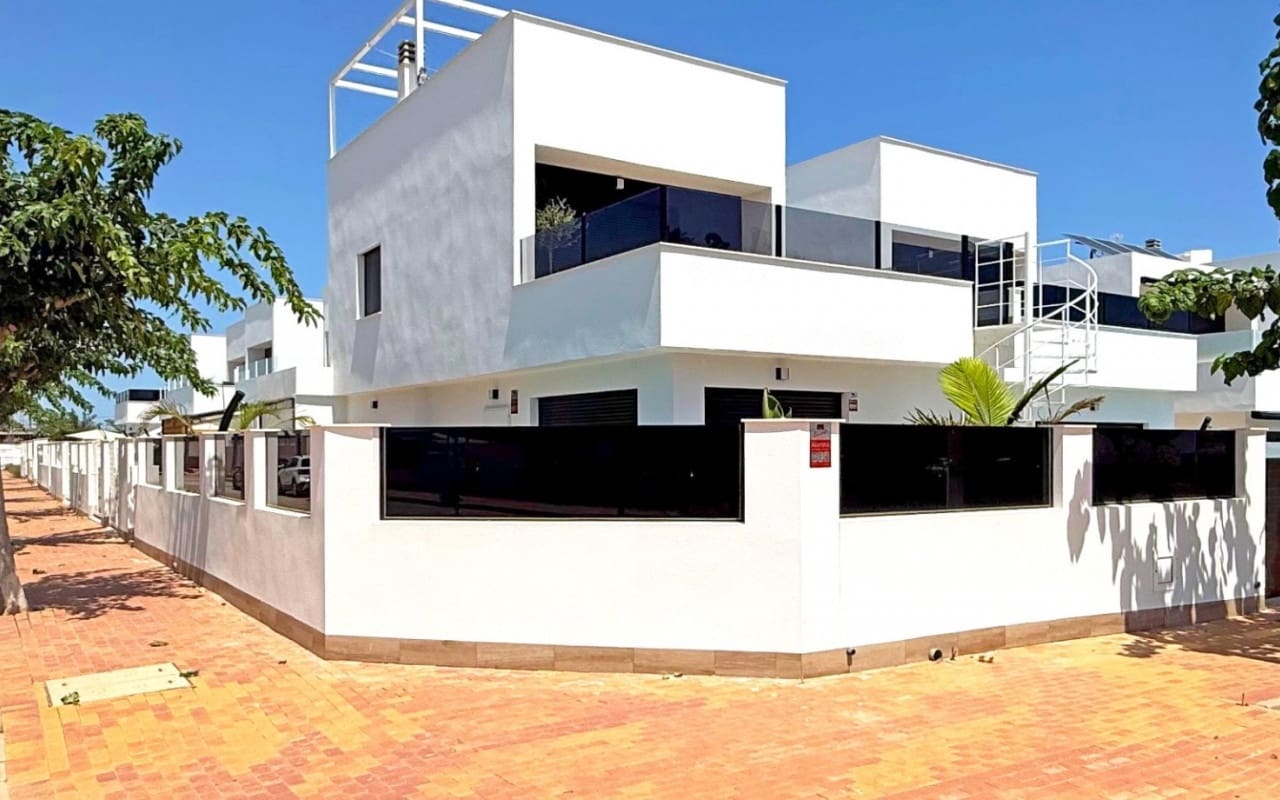 2 Zimmer Villa zu verkaufen in San Pedro del Pinatar mit Pool - 495.000 € (Ref: 9927837)