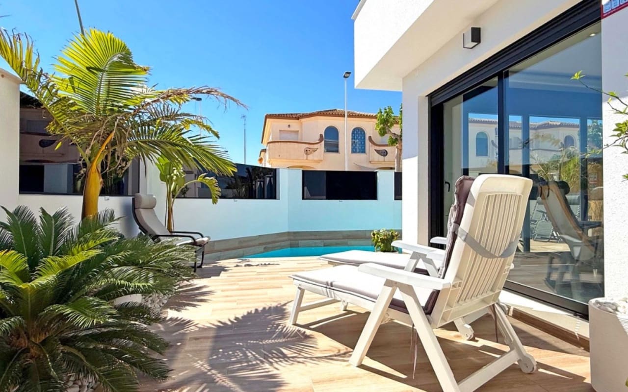 2 Zimmer Villa zu verkaufen in San Pedro del Pinatar mit Pool - 495.000 € (Ref: 9927837)