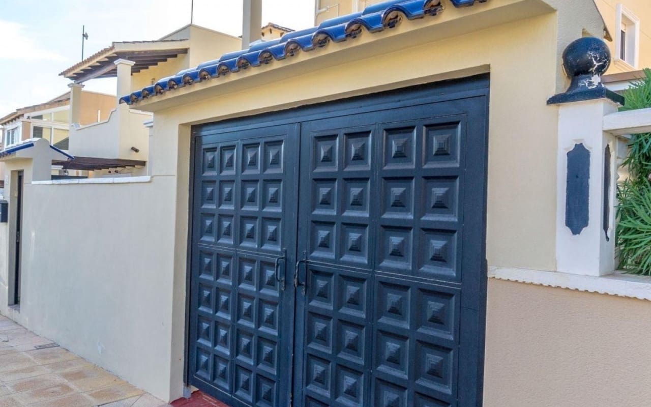3 sovrum Villa till salu i Villamartin med pool - 295 000 € (Ref: 9927838)