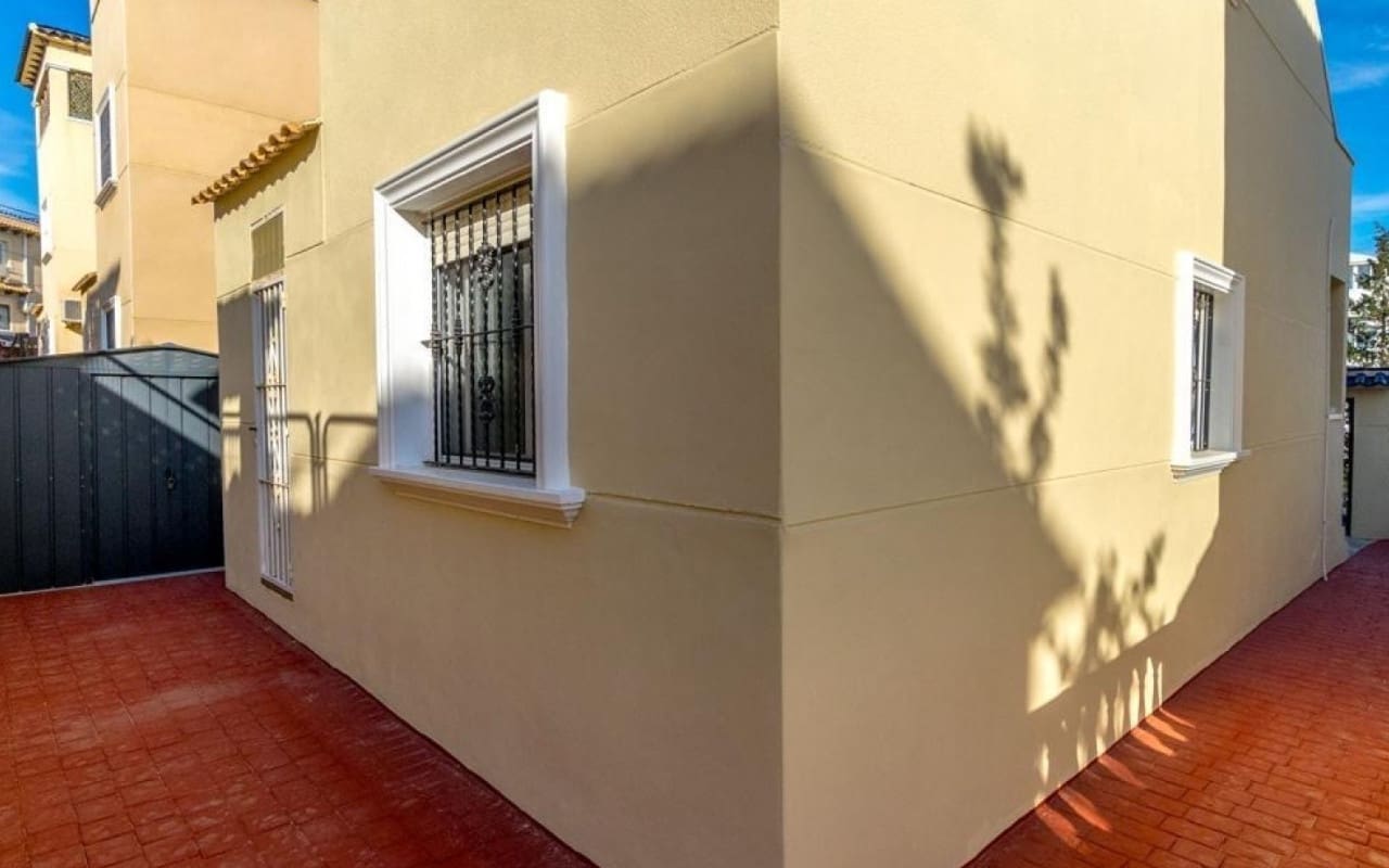 3 sovrum Villa till salu i Villamartin med pool - 295 000 € (Ref: 9927838)