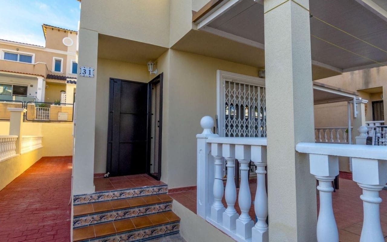 3 sovrum Villa till salu i Villamartin med pool - 295 000 € (Ref: 9927838)