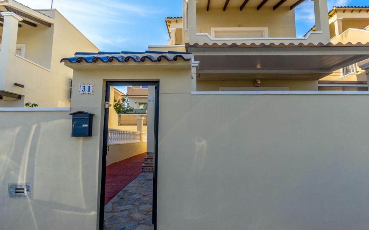 3 sovrum Villa till salu i Villamartin med pool - 295 000 € (Ref: 9927838)