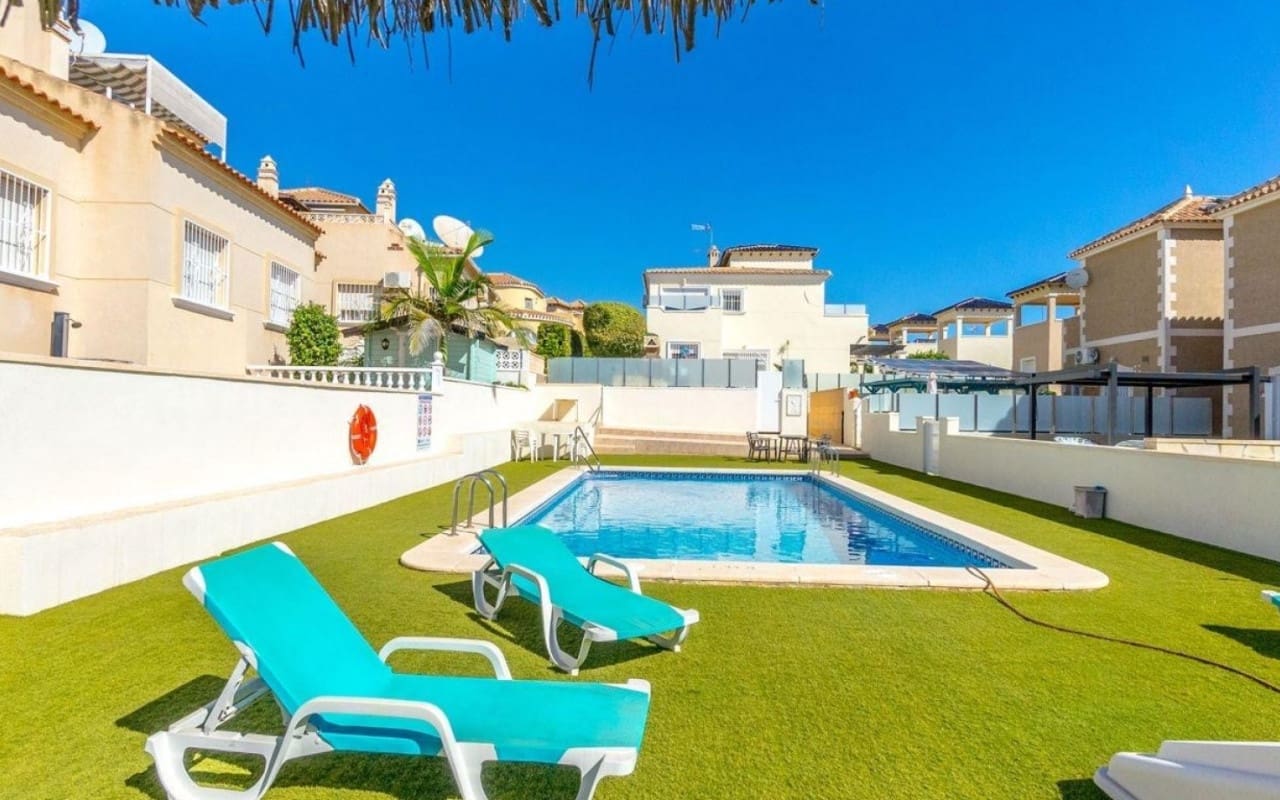 3 sovrum Villa till salu i Villamartin med pool - 295 000 € (Ref: 9927838)