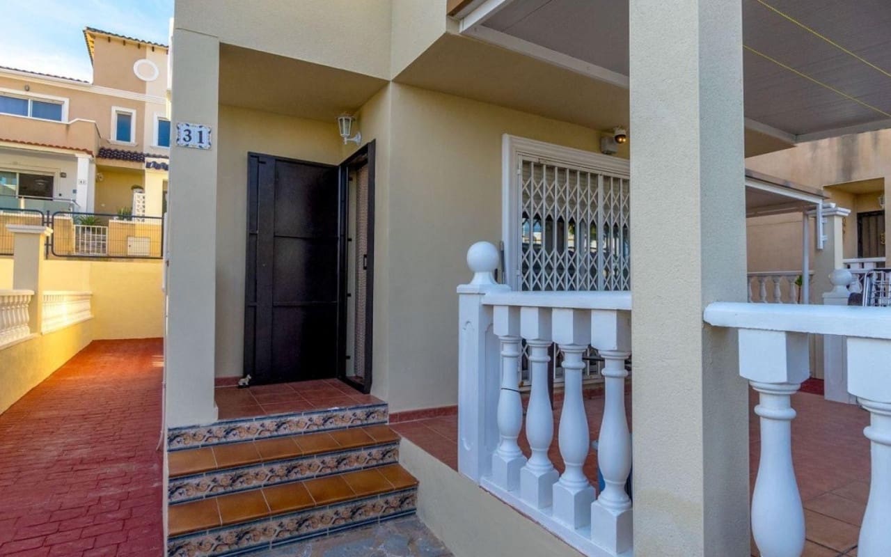 3 sovrum Villa till salu i Villamartin med pool - 295 000 € (Ref: 9927838)