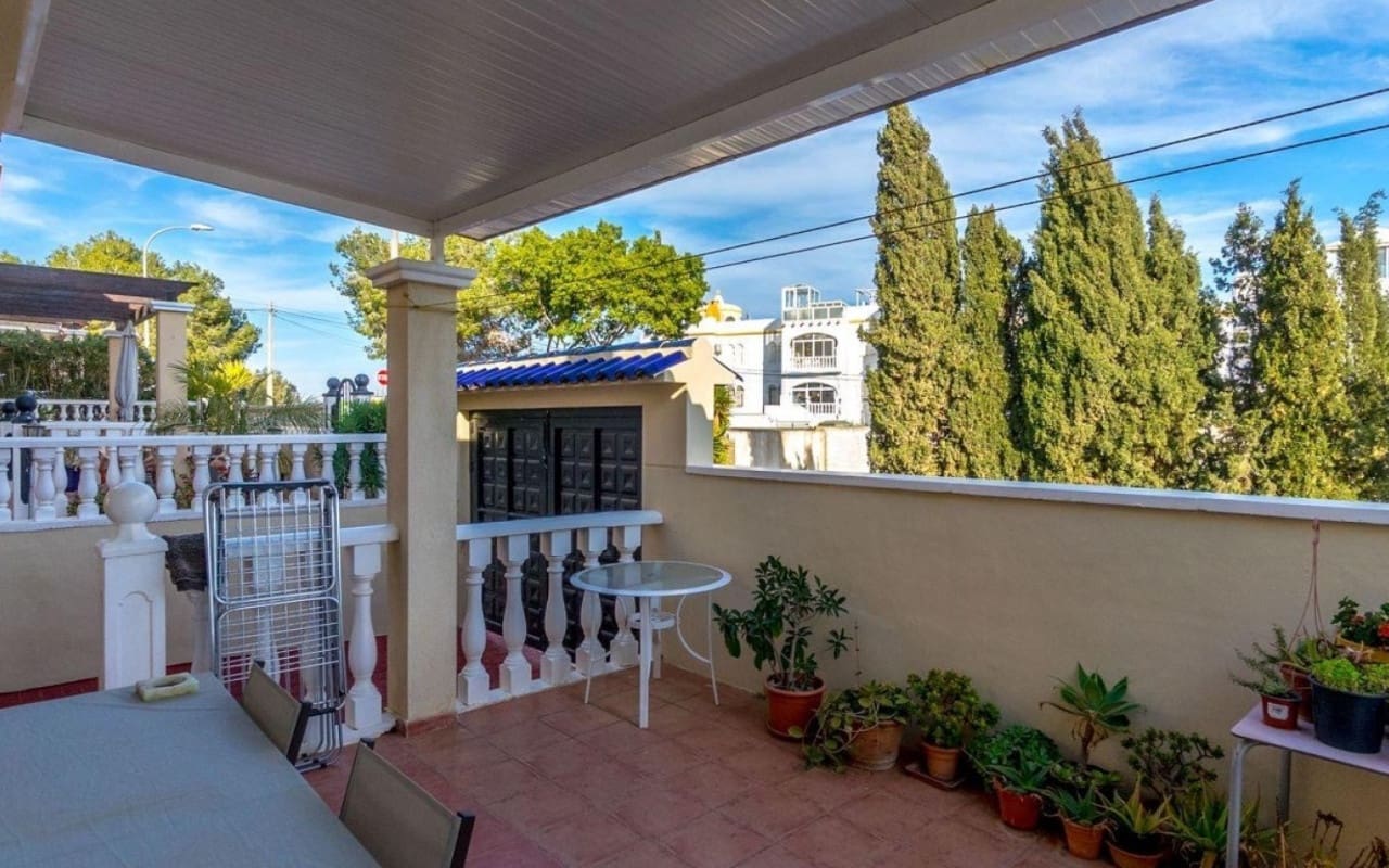 3 sovrum Villa till salu i Villamartin med pool - 295 000 € (Ref: 9927838)