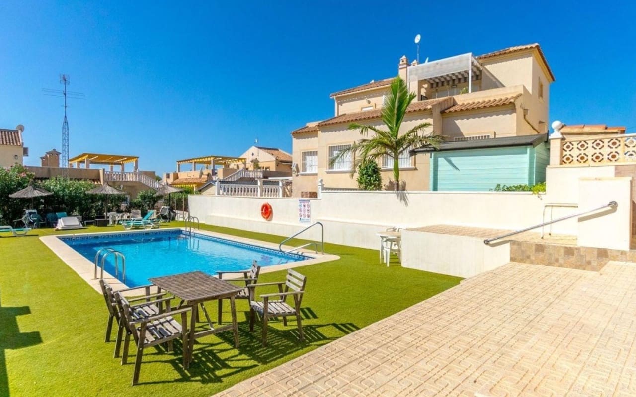3 sovrum Villa till salu i Villamartin med pool - 295 000 € (Ref: 9927838)