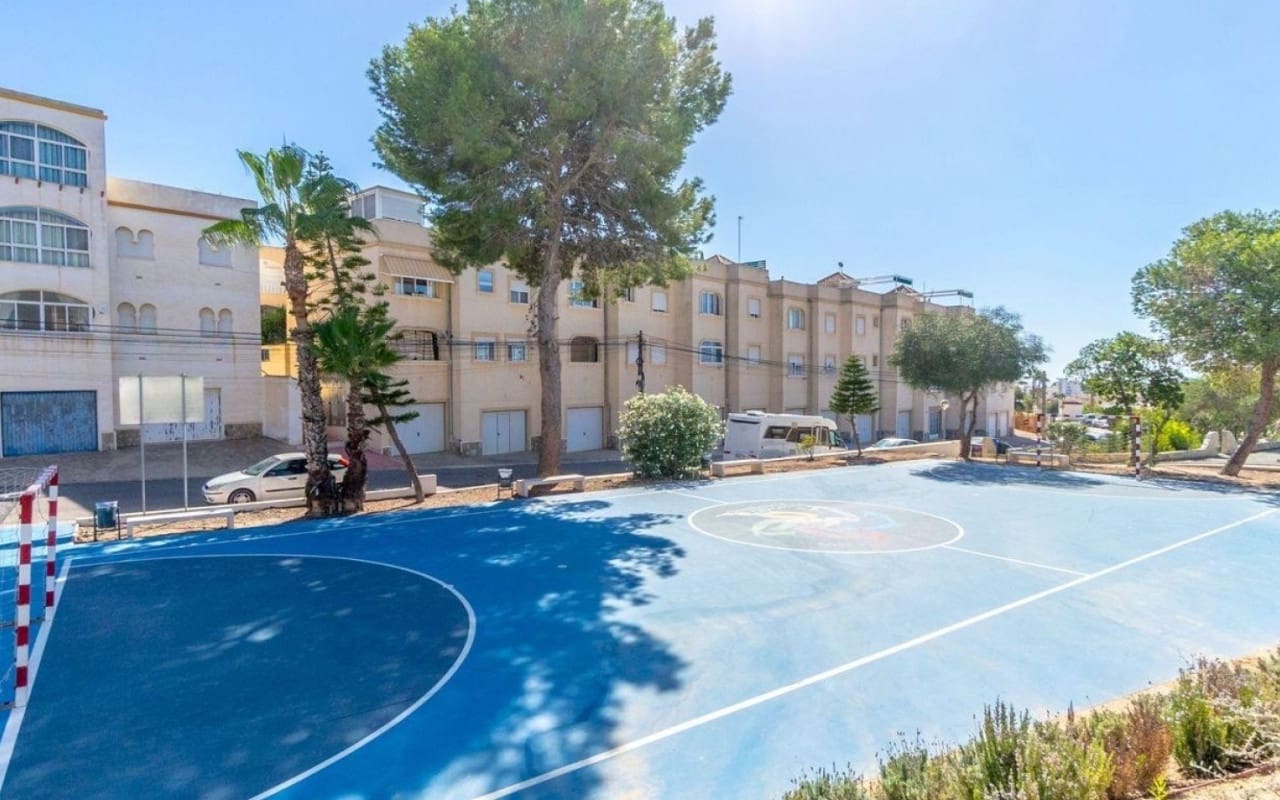 3 sovrum Villa till salu i Villamartin med pool - 295 000 € (Ref: 9927838)