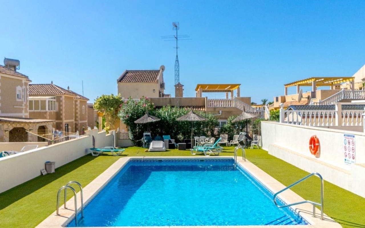 3 sovrum Villa till salu i Villamartin med pool - 295 000 € (Ref: 9927838)