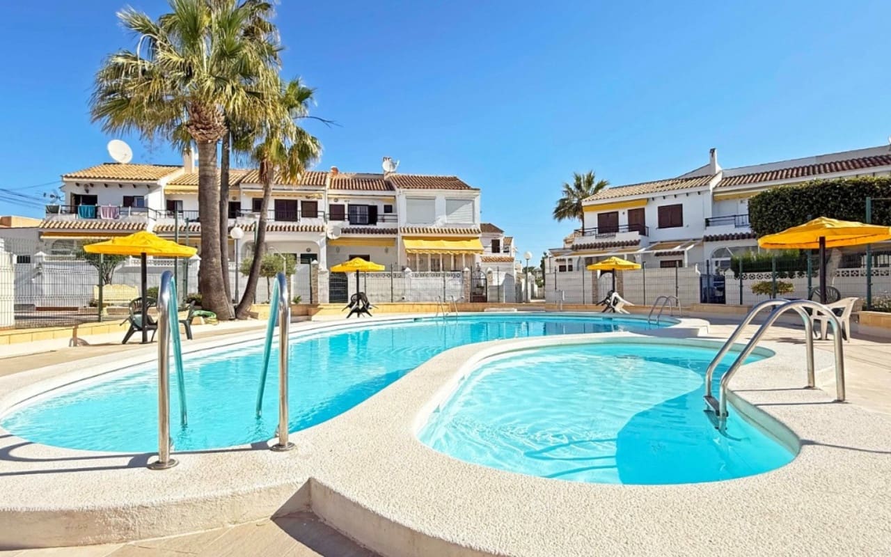 2 bedroom Townhouse for sale in La Mata with pool - € 185,000 (Ref: 9927839)