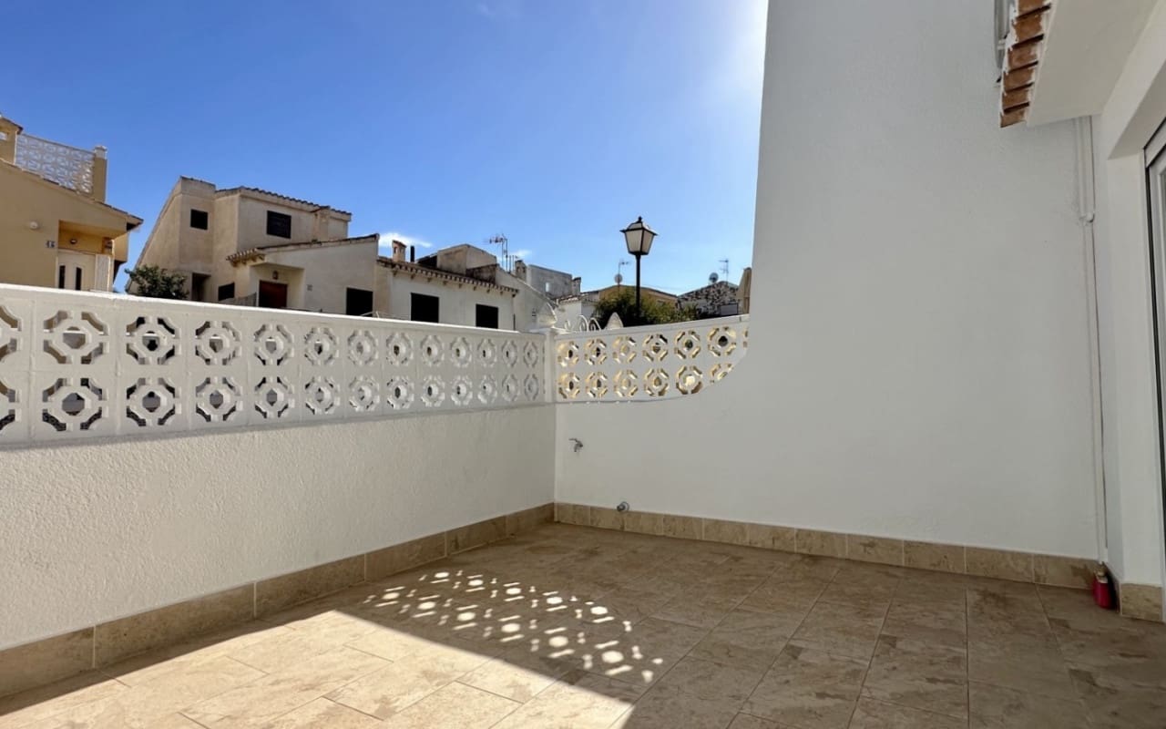 3 Zimmer Haus zu verkaufen in Torrevieja mit Pool - 229.000 € (Ref: 9927841)