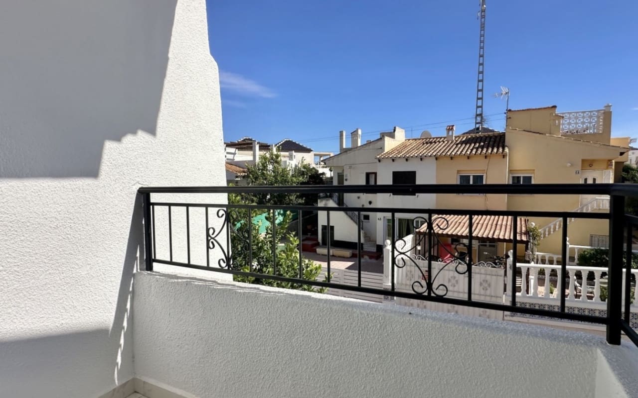 3 Zimmer Haus zu verkaufen in Torrevieja mit Pool - 229.000 € (Ref: 9927841)
