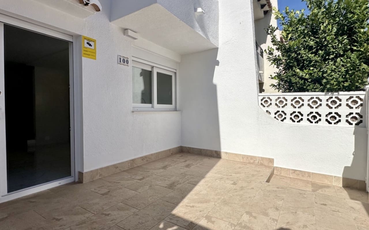 3 Zimmer Haus zu verkaufen in Torrevieja mit Pool - 229.000 € (Ref: 9927841)