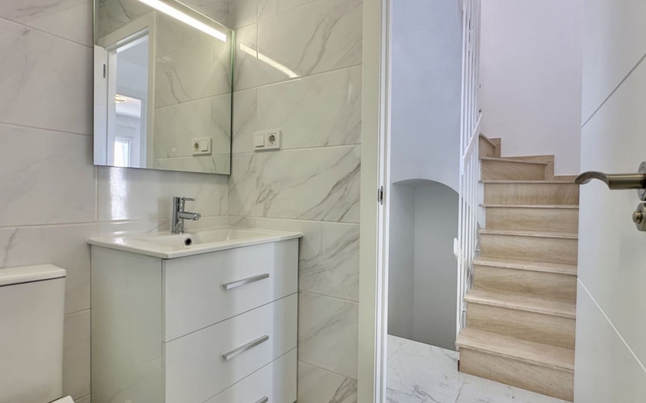 3 Zimmer Haus zu verkaufen in Torrevieja mit Pool - 229.000 € (Ref: 9927841)