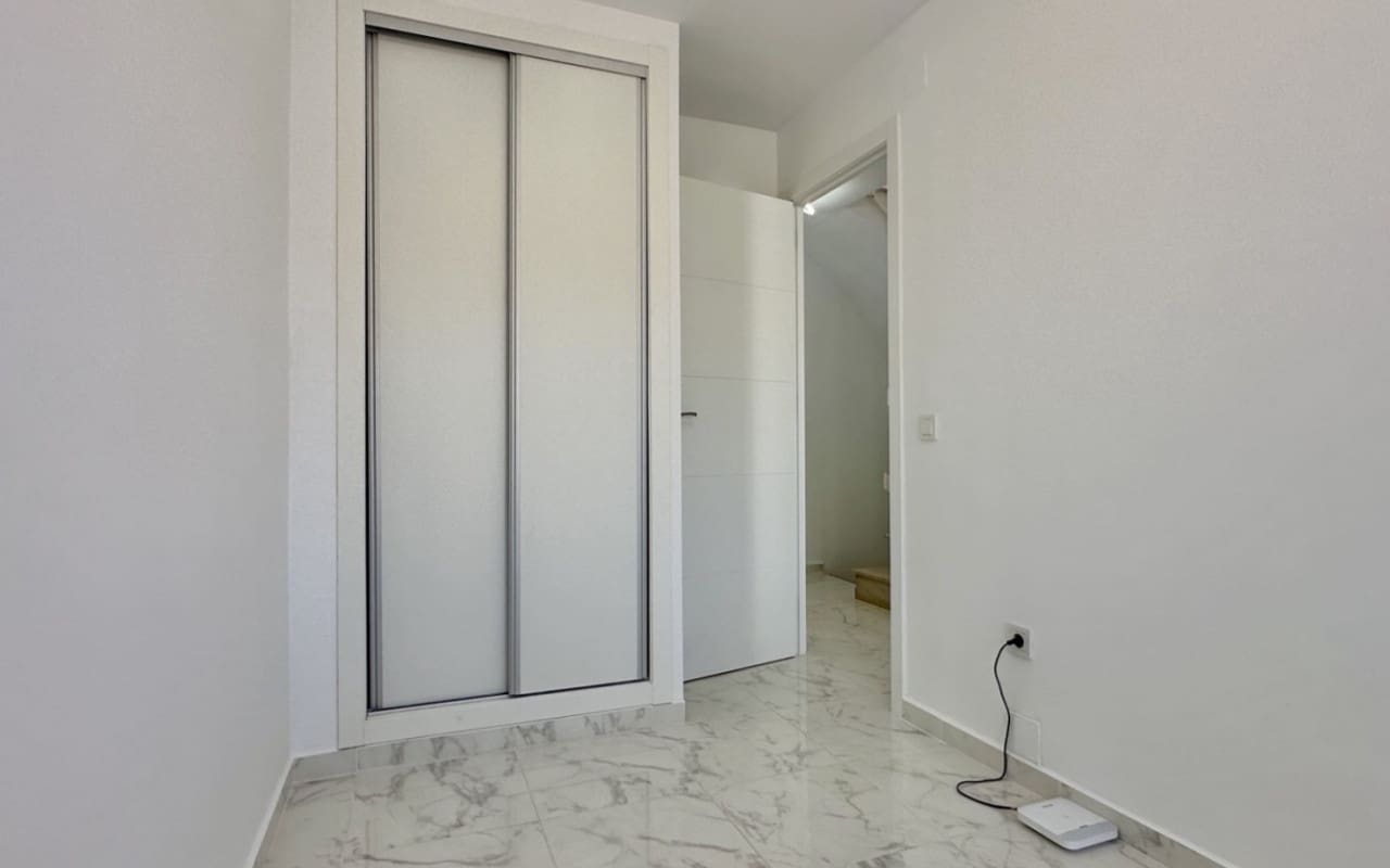 3 Zimmer Haus zu verkaufen in Torrevieja mit Pool - 229.000 € (Ref: 9927841)