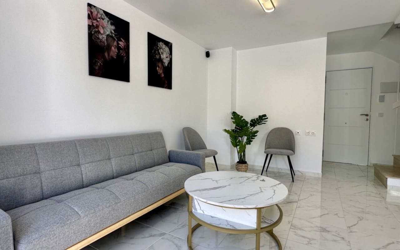 3 Zimmer Haus zu verkaufen in Torrevieja mit Pool - 229.000 € (Ref: 9927841)