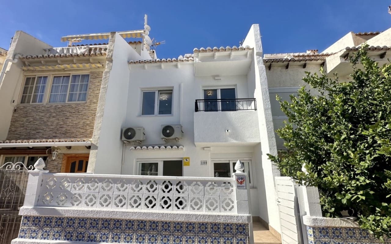 3 Zimmer Haus zu verkaufen in Torrevieja mit Pool - 229.000 € (Ref: 9927841)