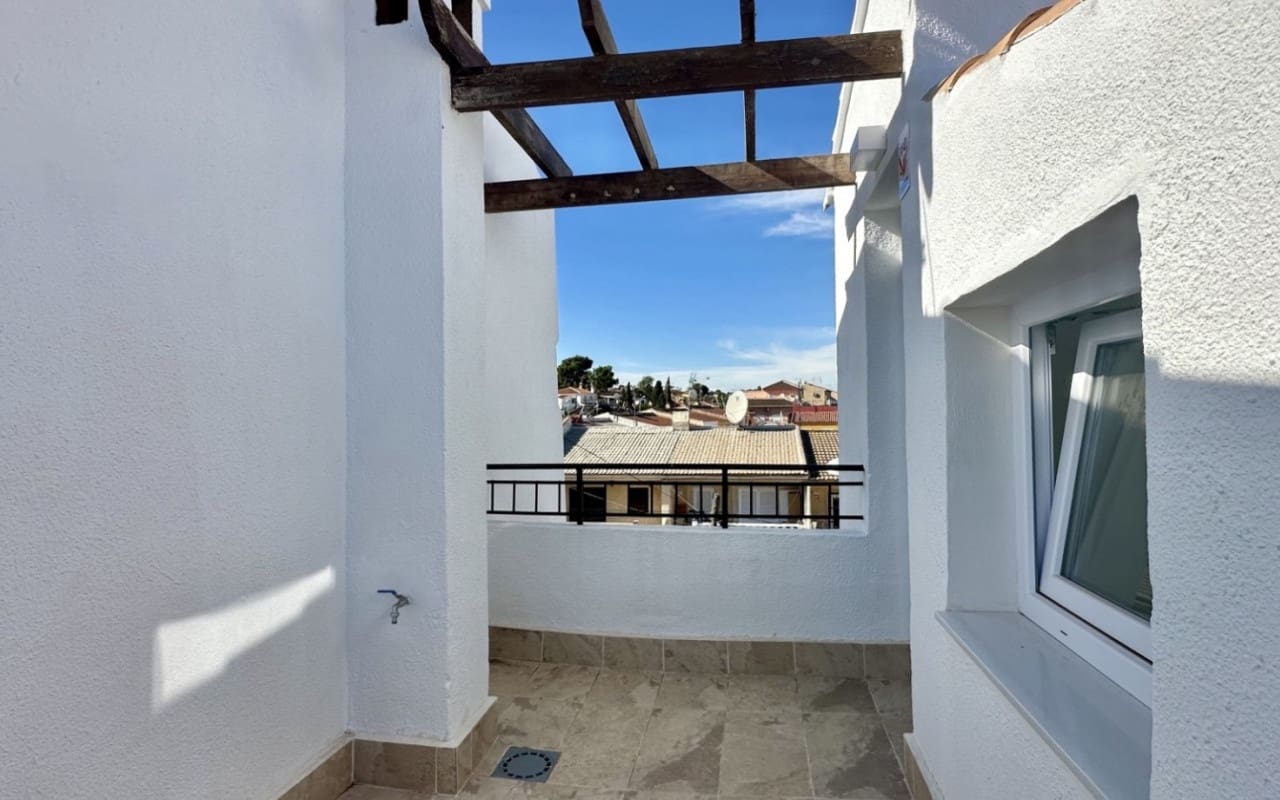 3 Zimmer Haus zu verkaufen in Torrevieja mit Pool - 229.000 € (Ref: 9927841)