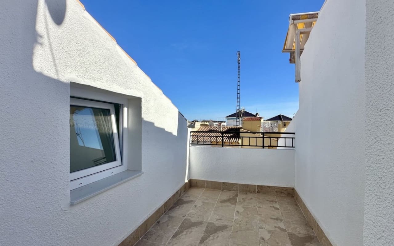 3 Zimmer Haus zu verkaufen in Torrevieja mit Pool - 229.000 € (Ref: 9927841)