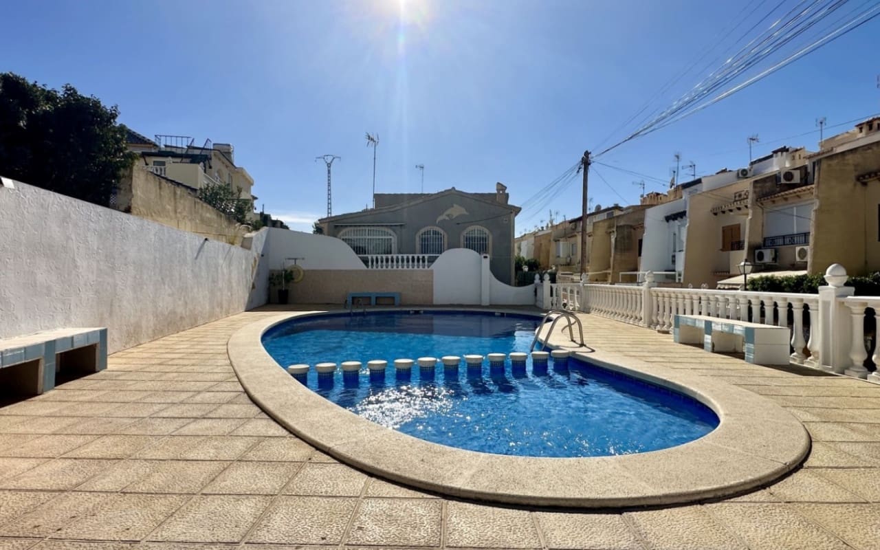 3 Zimmer Haus zu verkaufen in Torrevieja mit Pool - 229.000 € (Ref: 9927841)