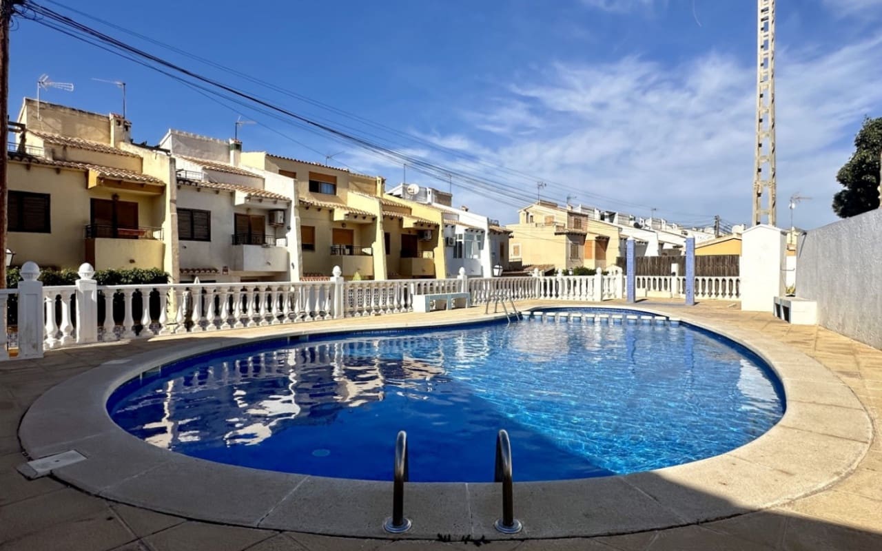 3 Zimmer Haus zu verkaufen in Torrevieja mit Pool - 229.000 € (Ref: 9927841)