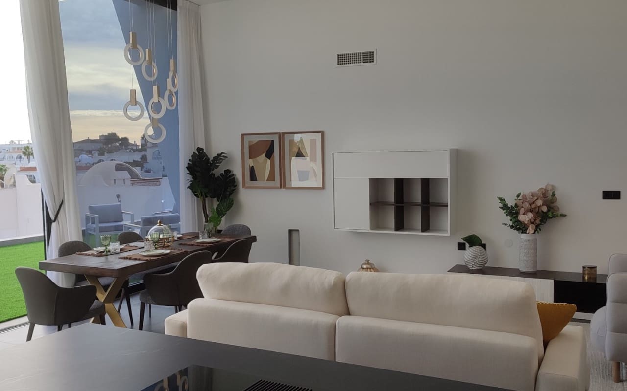 3 chambre Villa/Maison à vendre à Torrevieja avec piscine - 750 000 € (Ref: 9927842)