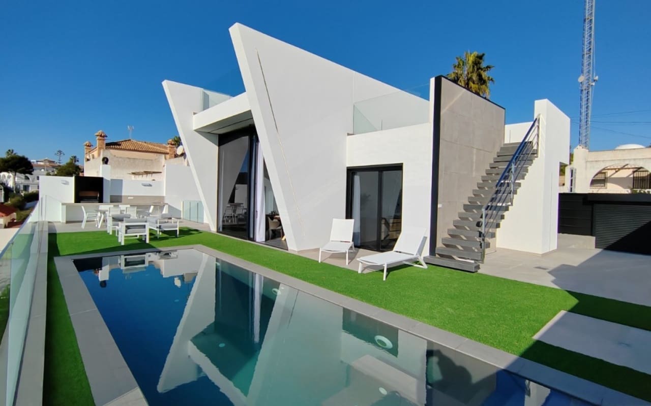 3 chambre Villa/Maison à vendre à Torrevieja avec piscine - 750 000 € (Ref: 9927842)