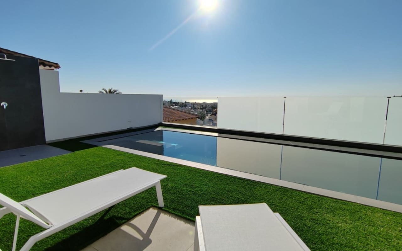3 chambre Villa/Maison à vendre à Torrevieja avec piscine - 750 000 € (Ref: 9927842)