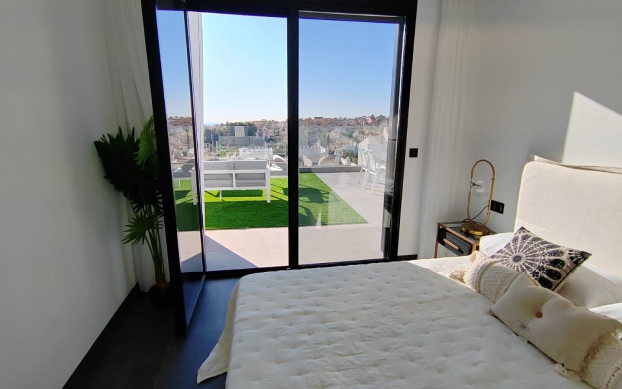 3 chambre Villa/Maison à vendre à Torrevieja avec piscine - 750 000 € (Ref: 9927842)